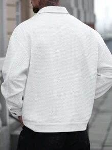 Manfinity CasualCool 2025 Nueva chaqueta para hombres, chaqueta casual de unicolor para hombres, versátil para primavera y otoño, camisa chaqueta blanca con botones para hombres, chaqueta de trabajo casual de bolsillo blanco puro con textura, estilo casual y sencillo, estilo urbano maduro, estilo de caballero británico, estilo elegante italiano