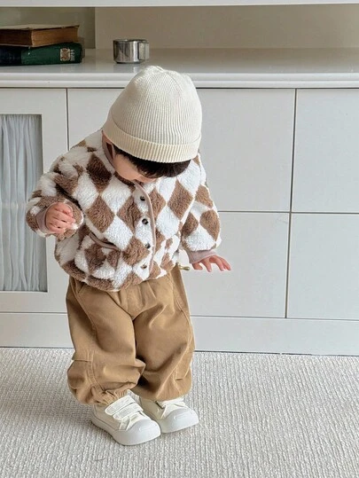 SHEIN 1 件男婴菱形毛绒开衫，复古风格厚羊毛夹克，柔软舒适的婴儿外套，时尚可爱的婴儿冬季外套，适合户外活动、日常穿着和度假