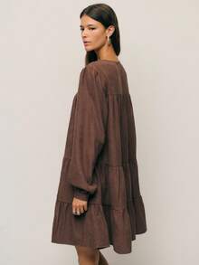 Nöista Váy chữ A mùa thu thêu họa tiết và dây rút cùng tông màu có tua rua. Kiểu dáng Boho-dân gian với tay dài và chất vải trung bình - Hoàn hảo cho mùa thu, kết hợp với bốt và tạo nên vẻ ngoài ấm áp, biểu cảm khi ra ngoài. - màu nâu - Xem 2