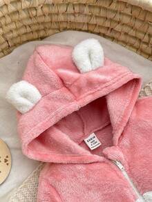 新生女宝宝可爱粉色毛绒卡通图案连帽连体衣，秋冬季 - 粉色 - 查看 3