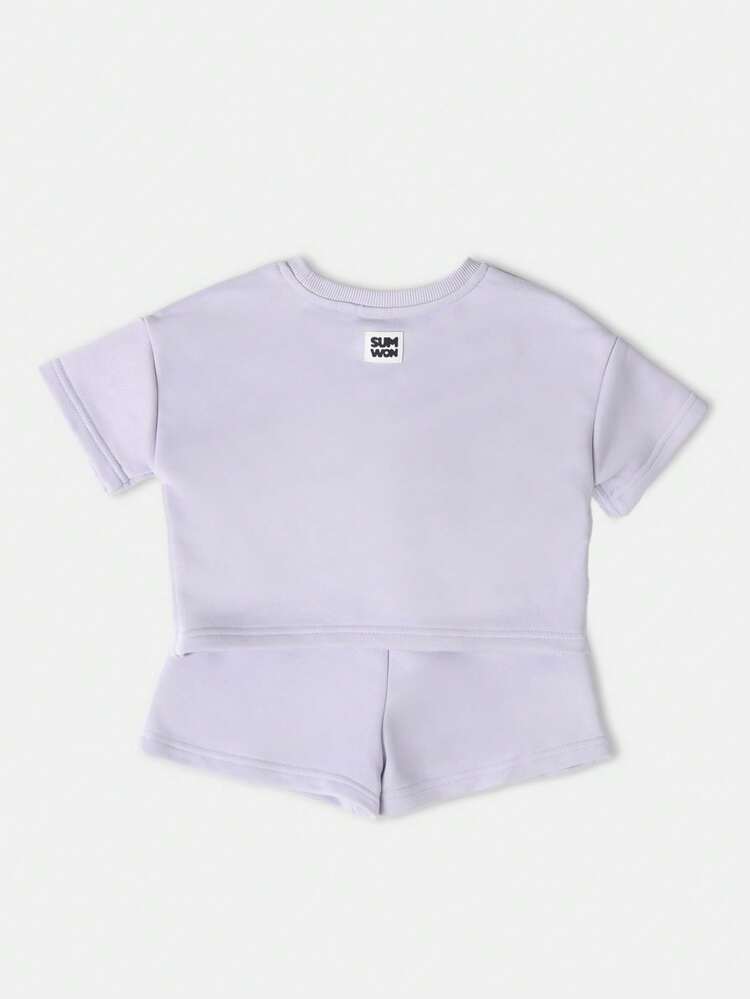 Maglietta corta a maniche larghe con pantaloncini abbinati