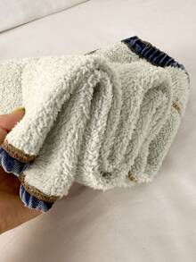 SHEIN 男童休闲柔软保暖基础款简约蓝色牛仔布内衬抓绒时尚水洗宽松版型牛仔裤，适合秋冬季日常穿着、街头风、返校季、圣诞节等场合，男童抓绒牛仔裤 - 中等水洗藍 - 查看 7