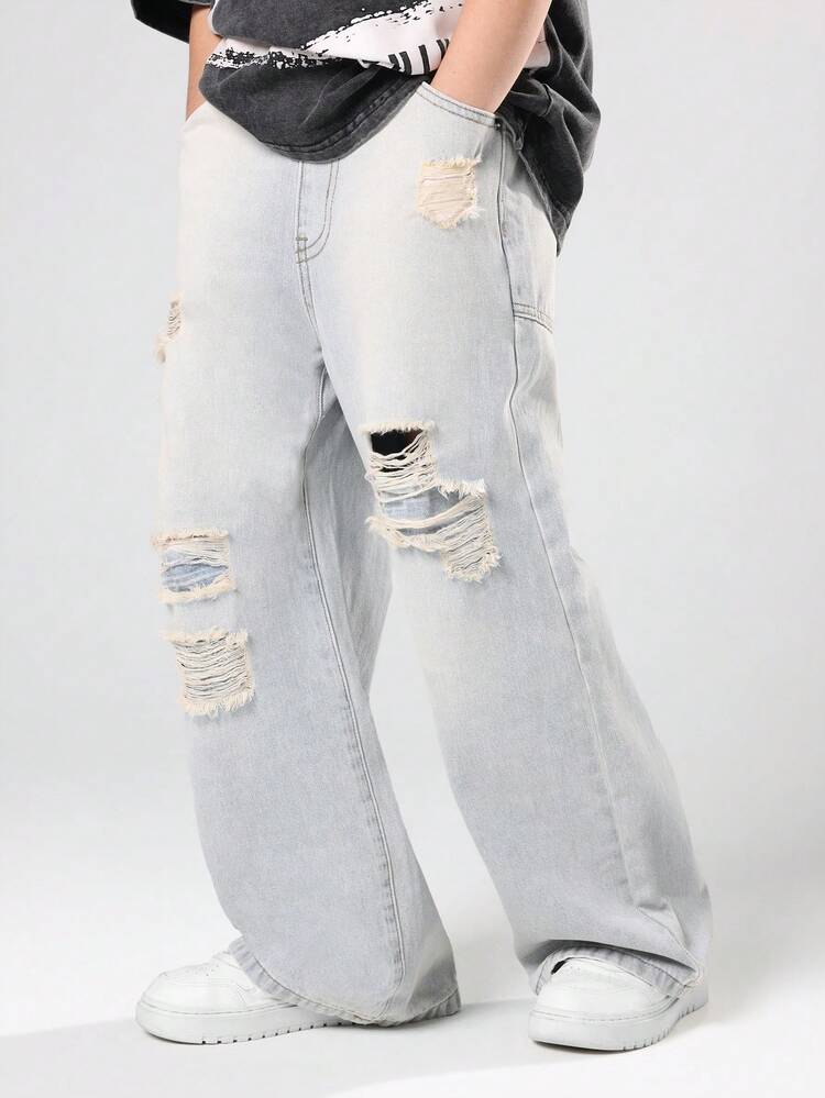 찢어진 디테일이 돋보이는 와이드 레그 디스트레스드 데님 진