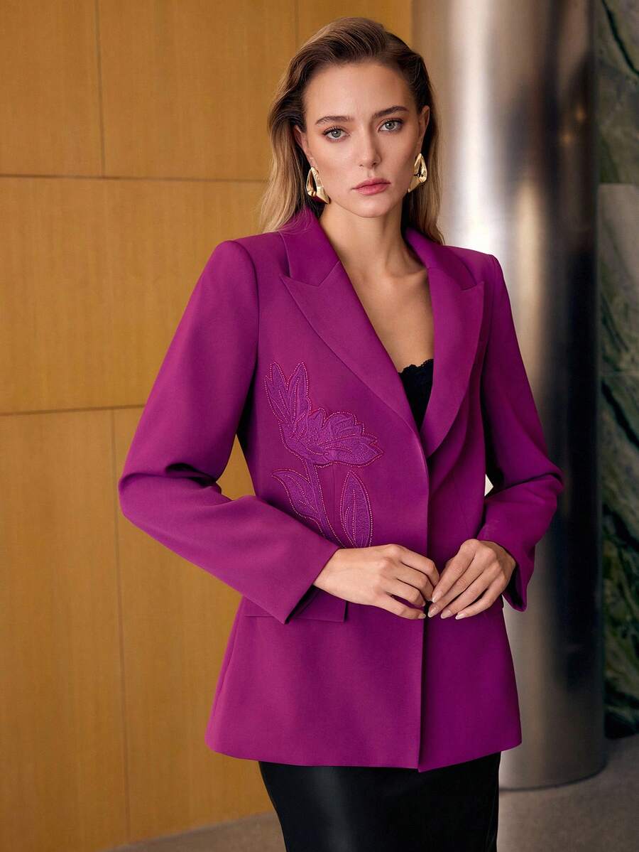 MOTF PREMIUM BLOMSTERBRODERAD KAVAJ MED PEAK-KRAGE - Blåröd - Visa 1