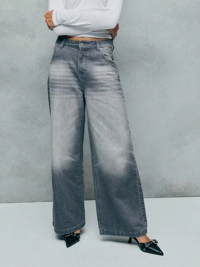 TypaGal Những chiếc quần jeans ống rộng này mang đến kiểu dáng có cấu trúc hoàn hảo cho mùa thu. Một món đồ tuyệt vời để kết hợp với áo cánh thanh lịch dành cho nữ hoặc áo đi chơi dành cho nữ.