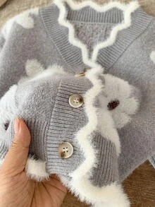 SHEIN Young Girls' Fashion Design Cute And Elegant Lady Gray Long-Sleeve Floral Patterned Casual Knitted Sweater, Suitable For Autumn And Winter Wear, Appropriate For Both Indoor And Outdoor Settings, Warm And Fashionable, Simple Style, Suitable For Indoor, Outdoor, Daily Wear, Sports, Playing, Parties, Photography, Vacations, And Holiday Occasions.