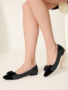 CUCCOO CHICEST 女士蝴蝶结装饰平底鞋，优雅甜美，简约设计，舒适的黑色天鹅绒鞋面，适合正式场合、约会、工作穿着，也适合上学、圣诞节、感恩节、万圣节等各种场合。 - 黑色 - 查看 5