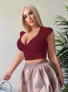 SHEIN SXY 大码女式休闲基本款纯色深 V 性感修身短款 T 恤，适合日常穿着，春夏季 - 酒紅色 - 查看 4