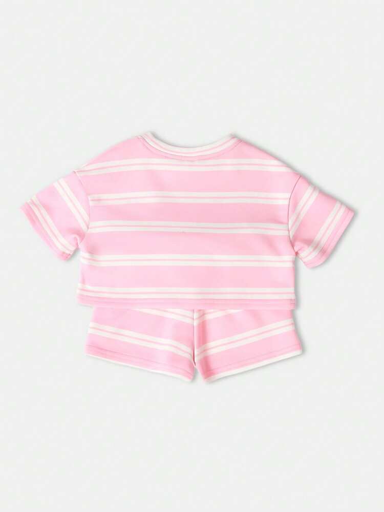 Completo t-shirt a righe con pantaloncini coordinati