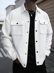 Manfinity CasualCool 2025 Nueva chaqueta para hombres, chaqueta casual de unicolor para hombres, versátil para primavera y otoño, camisa chaqueta blanca con botones para hombres, chaqueta de trabajo casual de bolsillo blanco puro con textura, estilo casual y sencillo, estilo urbano maduro, estilo de caballero británico, estilo elegante italiano