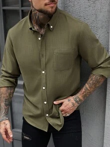 Manfinity CasualCool 男士纯色竹节针织亚麻休闲长袖衬衫男士纽扣衬衫男士纹理衬衫，2025新款秋季衬衫适合通勤、休闲约会、商务等各种场合。这是一款适合秋季外出的长袖上衣， - 軍綠色 - 查看 4