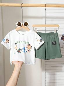 SHEIN 2 件套男婴/女婴休闲可爱蜡笔动物印花宽松圆领针织上衣 T 恤和短裤套装，适合春夏季穿着