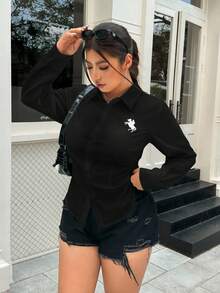 SHEIN EZwear Áo sơ mi tay dài cài nút đơn giản họa tiết hiệp sĩ đen cỡ lớn dành cho nữ, phù hợp cho mùa thu, mùa thu và mùa đông, mùa thu dành cho nữ - màu đen - Xem 5