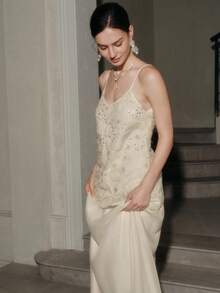 Anewsta 女式优雅长款杏色修身重珠花卉吊带裙 - 杏色 - 查看 7