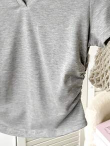 SHEIN قميص قصير بياقة بولو وأكمام قصيرة مطوية جانبيًا مناسب للفتيات المراهقات، لون أحادي، قطعة كاجوال - رمادي - مشاهدة 4