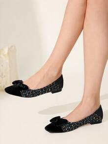 CUCCOO CHICEST 女士蝴蝶结装饰平底鞋，优雅甜美，简约设计，舒适的黑色天鹅绒鞋面，适合正式场合、约会、工作穿着，也适合上学、圣诞节、感恩节、万圣节等各种场合。 - 黑色 - 查看 3