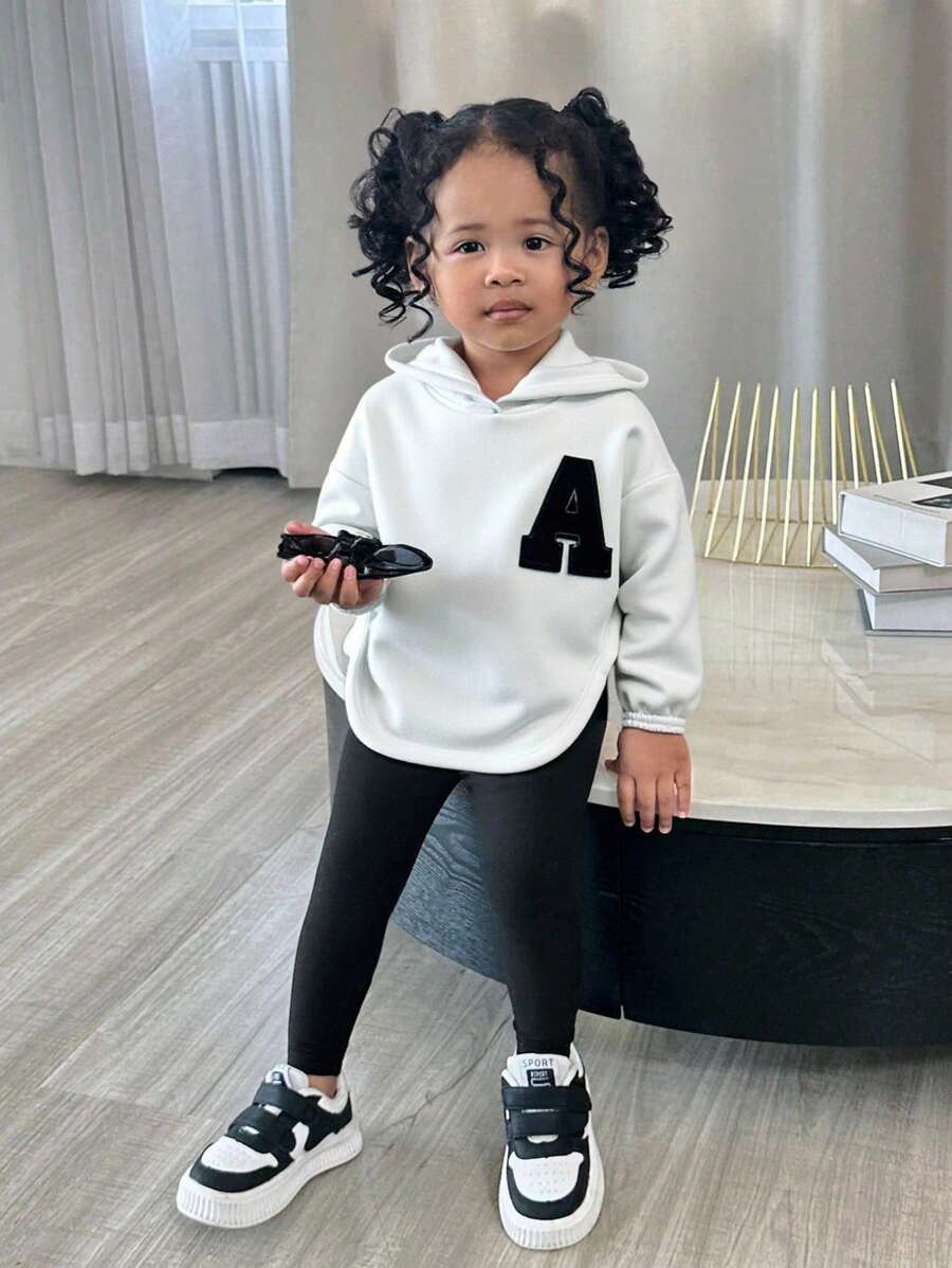 Babygirl 可爱百搭字母印花长袖卫衣和裤子套装，秋冬 - 黑與白 - 查看 1