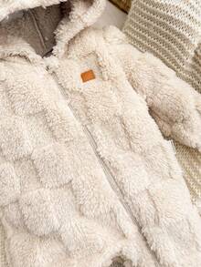 新生女宝宝可爱毛绒杏色连帽连体衣，秋冬季