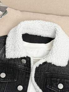 Kurtka chłopięca w kolorze czarnym, dżinsowym, patchworkowym, z kołnierzem z białego polaru, z długim rękawem i krótkim rękawem