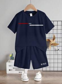 SHEIN 2 件套男童休闲简约经典条纹拼接，国王图形印花 T 恤和短裤套装，夏季 - 藏蓝色 - 查看 3