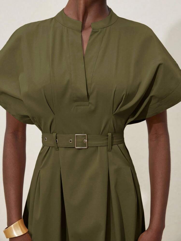 Aveloria Frievida Robe élégante pour le travail et les sorties, design de luxe avec encolure en V, épaules dénudées, taille cintrée, plis et ceinture - Militaire verte - Voir 4
