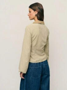 Nöista Áo sơ mi cài nút màu xanh ô liu, họa tiết sọc tinh tế, khoét lỗ khóa và cổ áo tương phản. Một biến tấu mới lạ cho kiểu áo sơ mi cổ điển - Phù hợp với trang phục công sở nổi bật, nâng tầm phong cách mùa thu và những dịp đi chơi sang trọng. - màu nâu - Xem 2