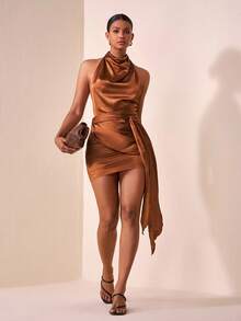 Zivah 2025新款秋季,秋夏休闲,甜美辣妹风,日常约会,通勤,商务淑女,优雅沙滩,邮轮,派对,简约,网红爆款,生日派对,高端派对,摆领,绒领,小立领,大露背,长吊带设计,臀部轮廓,褶皱设计,迷你裙,迷你裙,棕色缎面,雪花仿丝织面料,女士迷你连衣裙-B - 棕色 - 查看 2