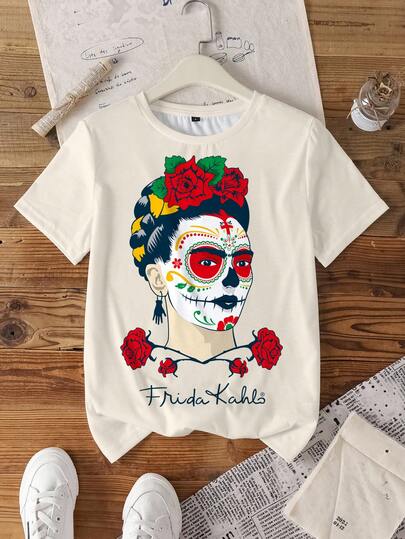 Frida Kahlo X SHEIN Camiseta de manga corta casual de mujer con gráfico floral y de letras del Día de los Muertos, para verano