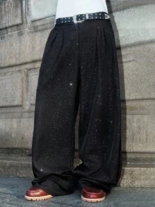 Manfinity EMRG Junge Streetstyle Herren, Multifunktionales INS-Artikel: Strass plissierte weite Hose, geeignet für Streetwear, Lässig Alltag, Wochenendausflüge, Musikfestivals, gesellige Anlässe und andere junge soziale Anlässe. Diese Hose ist ein unverzichtbares vielseitiges Teil in der Herrengarderobe und ein ausgezeichnetes Geschenk für Freund oder Ehemann, für den Herbst