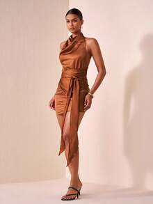 Zivah 2025新款秋季,秋夏休闲,甜美辣妹风,日常约会,通勤,商务淑女,优雅沙滩,邮轮,派对,简约,网红爆款,生日派对,高端派对,摆领,绒领,小立领,大露背,长吊带设计,臀部轮廓,褶皱设计,迷你裙,迷你裙,棕色缎面,雪花仿丝织面料,女士迷你连衣裙-B - 棕色 - 查看 3