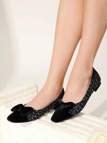 CUCCOO CHICEST 女士蝴蝶结装饰平底鞋，优雅甜美，简约设计，舒适的黑色天鹅绒鞋面，适合正式场合、约会、工作穿着，也适合上学、圣诞节、感恩节、万圣节等各种场合。 - 黑色 - 查看 7