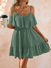 Amorya Vestido Camisole Elegante e Romântico Feminino de Tecido de Chiffon Texturizado Verde Sólido com Ombros à Mostra e Bainha Franzida, Primavera/Verão Férias