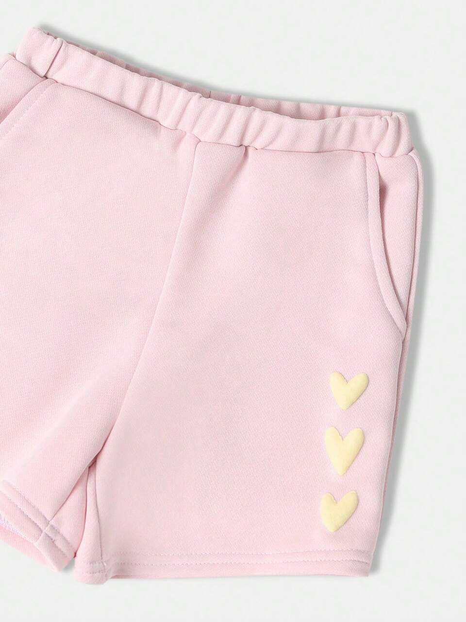 Ensemble t-shirt ras du cou et short avec détails cœur