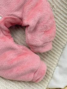 新生女宝宝可爱粉色毛绒卡通图案连帽连体衣，秋冬季 - 粉色 - 查看 5