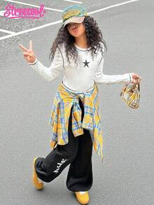 SHEIN Explorewe 2 pezzi/set Completo casual da ragazza pre-adolescente, top corto con stampa grafica a blocchi di colore e pantaloni sportivi stampati, adatto per uso quotidiano, pendolarismo, tempo libero, vacanza, fotografia di strada con sorelle, autunno/inverno - Bianco e nero - Visualizzare 1