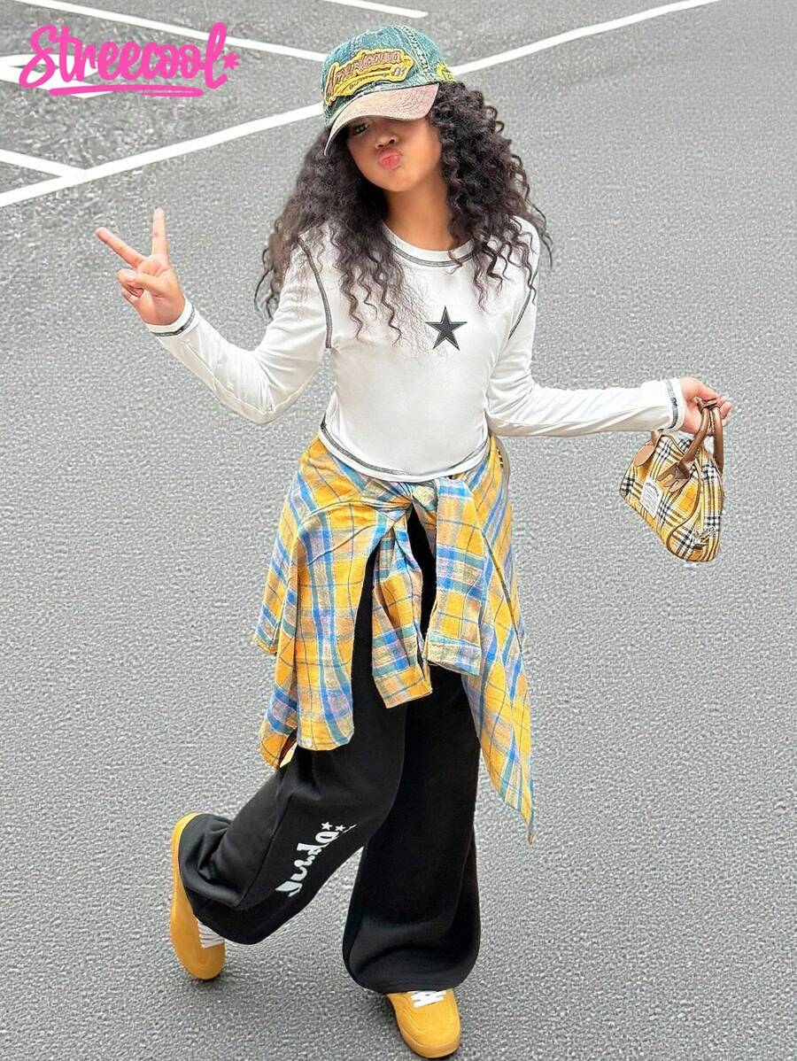 SHEIN Explorewe 2 pezzi/set Completo casual da ragazza pre-adolescente, top corto con stampa grafica a blocchi di colore e pantaloni sportivi stampati, adatto per uso quotidiano, pendolarismo, tempo libero, vacanza, fotografia di strada con sorelle, autunno/inverno - Bianco e nero - Visualizzare 1
