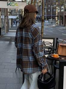 DAZY 撞色格纹宽松复古长袖口袋翻领休闲街头风女式外套，秋冬款 - 棕色 - 查看 2