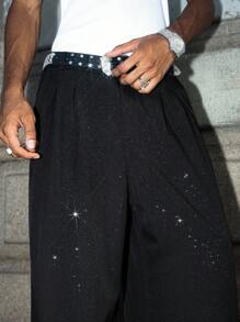 Manfinity EMRG Junge Streetstyle Herren, Multifunktionales INS-Artikel: Strass plissierte weite Hose, geeignet für Streetwear, Lässig Alltag, Wochenendausflüge, Musikfestivals, gesellige Anlässe und andere junge soziale Anlässe. Diese Hose ist ein unverzichtbares vielseitiges Teil in der Herrengarderobe und ein ausgezeichnetes Geschenk für Freund oder Ehemann, für den Herbst