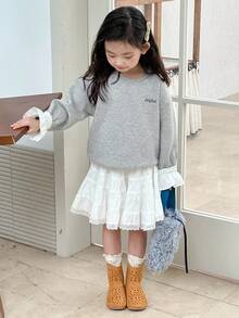 DAZY Sudadera casual de estilo coreano para niñas jóvenes con cuello redondo, ribete de volantes, contraste de colores, estampado de parches y manga larga - Gris - Ver 1