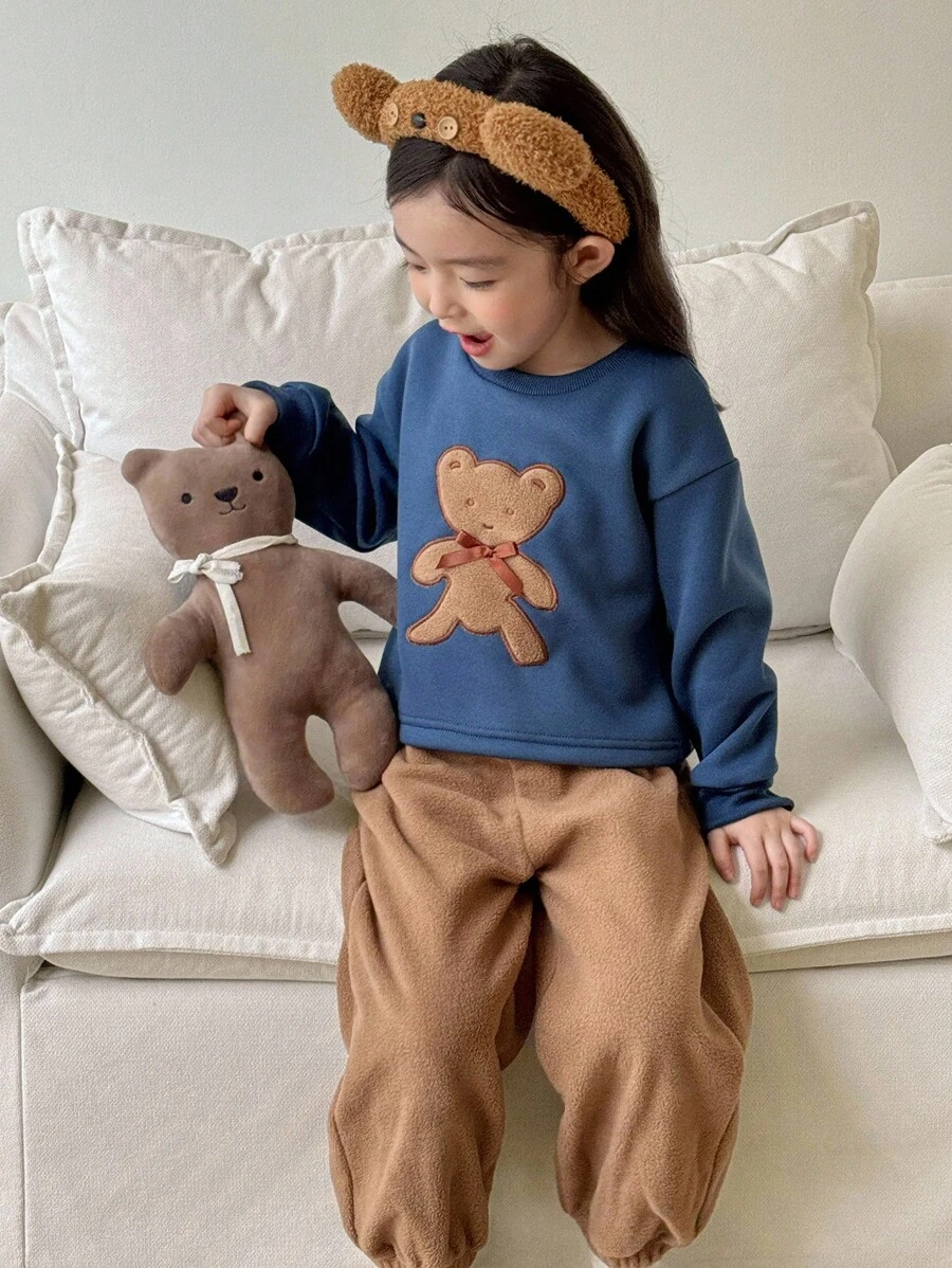 Genkimix Kids Conjunto de pantalones de chándal de forro polar con aplicación de oso estilo coreano para niña joven - Azul - Ver 1