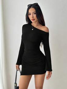 SHEIN PETITE 女式春新年除夕约会之夜罗纹针织褶饰不对称领口修身半身裙长袖黑色连衣裙不对称领口连衣裙，女士秋季服装，女士万圣节服装，婚礼派对紧身黑色连衣裙，外出装长袖连衣裙，秋季性感女士黑色连衣裙 - 黑色 - 查看 4