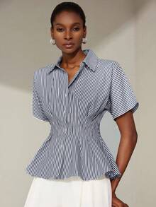 Aveloria Modichic 粉色和白色对比条纹腰部褶皱设计休闲通勤百搭夏季短袖翻领宽松下摆女式衬衫 - 藏蓝色 - 查看 5