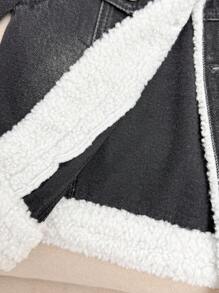 Kurtka chłopięca w kolorze czarnym, dżinsowym, patchworkowym, z kołnierzem z białego polaru, z długim rękawem i krótkim rękawem