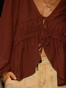 Aralina 波西米亚风和别致这款奶油黄色长袖上衣采用女性化的褶边细节和可调节的领带前部，非常适合夏季服装节日造型和休闲氛围