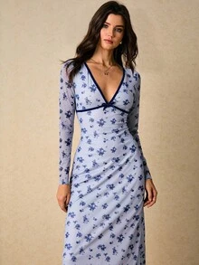 Poéselle Đầm midi ôm sát bằng vải lưới họa tiết hoa màu xanh dương – Đầm ôm sát tay dài cổ chữ V xuyên thấu, đầm lưới ôm sát, đầm tay dài xuyên thấu, đầm cocktail midi, trang phục thẩm mỹ, đầm dự tiệc cưới mùa xuân, đầm midi họa tiết hoa phong cách cottagecore, đầm midi ôm sát in họa tiết hoa nhỏ thanh lịch dành cho nữ, quần áo mùa thu cho nữ, trang phục Halloween. - Màu xanh lam - Xem 2