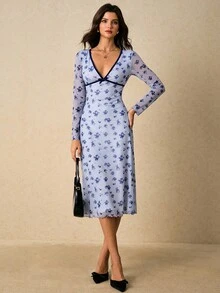 Poéselle Đầm midi ôm sát bằng vải lưới họa tiết hoa màu xanh dương – Đầm ôm sát tay dài cổ chữ V xuyên thấu, đầm lưới ôm sát, đầm tay dài xuyên thấu, đầm cocktail midi, trang phục thẩm mỹ, đầm dự tiệc cưới mùa xuân, đầm midi họa tiết hoa phong cách cottagecore, đầm midi ôm sát in họa tiết hoa nhỏ thanh lịch dành cho nữ, quần áo mùa thu cho nữ, trang phục Halloween. - Màu xanh lam - Xem 1