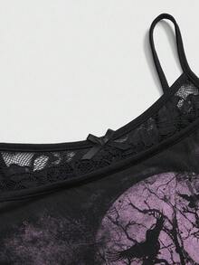 ROMWE Áo thun hở vai tay ngắn họa tiết quạ và cây chết Gothic Dark Forest, viền bất đối xứng, ren chắp vá, màu đen, họa tiết cây leo Gothic cho nữ - màu đen - Xem 4