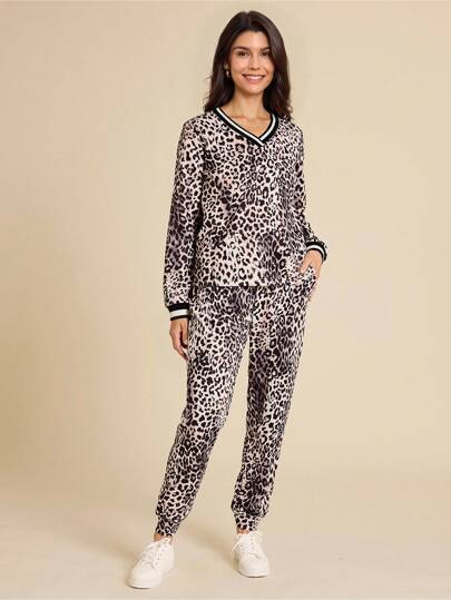 SHEIN LUNE Conjunto de 2 piezas de ropa para pareja en el Día de San Valentín, compuesto por top casual de manga larga de unicolor con empalme y pantalones largos