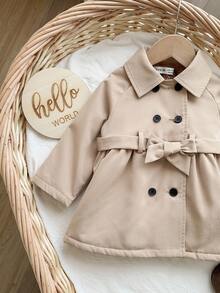 SHEIN Babygirl Fashion Design Cute Khaki Casual Fur Lining Thick Lapel Belt Windbreaker, Suitable For Autumn And Winter, With Fur Lining Wool Suitable For Autumn And Winter Baby Girl Jacket Cotton Coat, Baby Varsity Jacket Cotton Coat, Toddler Varsity Jacket Cotton Coat, Cutting-Edge Fashion Design Can Be Worn Indoors And Outdoors, Warm And Fashionable, Simple Style, Suitable For Indoor And Outdoor In Autumn And Winter, Daily, Sports, Play, Party, Photo Taking, Vacation, Festival Fall