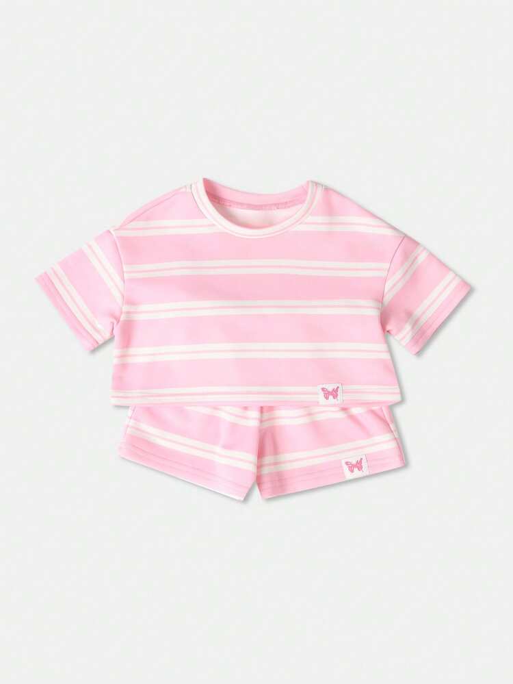 Completo t-shirt a righe con pantaloncini coordinati